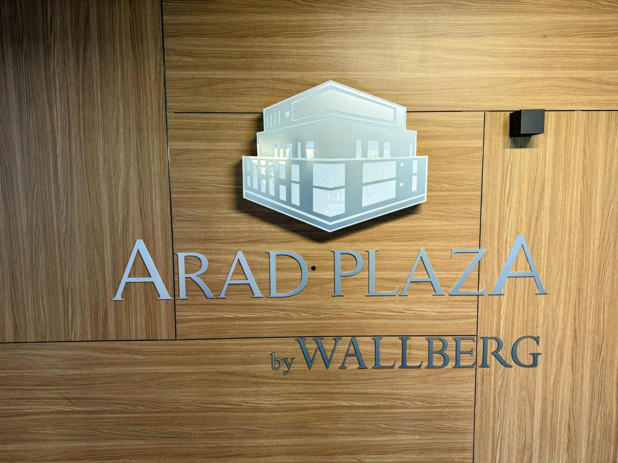 Stylish Apartment Getaway With Self Check-In And Free Parking Lot Arad Exterior foto