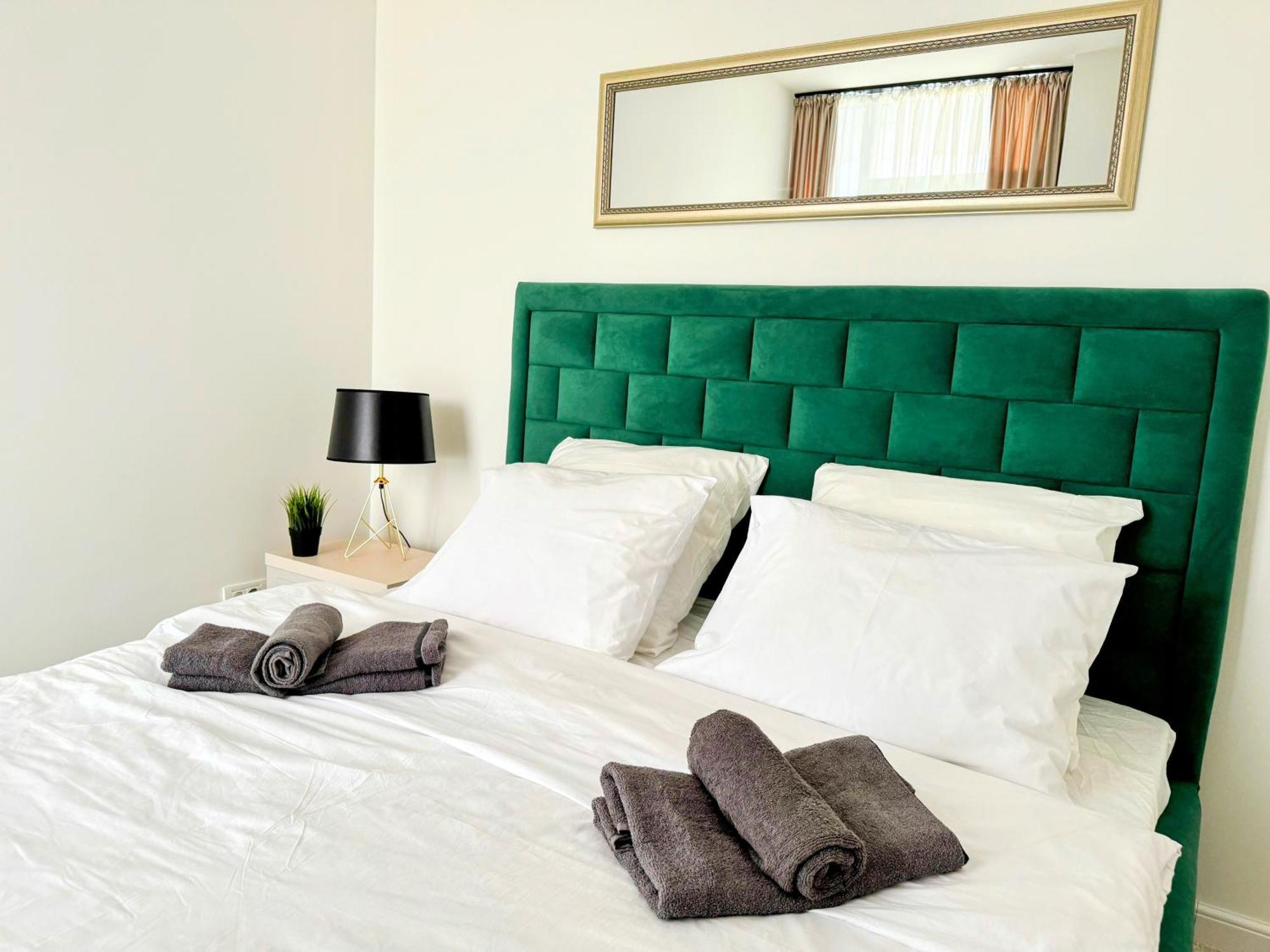 Stylish Apartment Getaway With Self Check-In And Free Parking Lot Arad Exterior foto