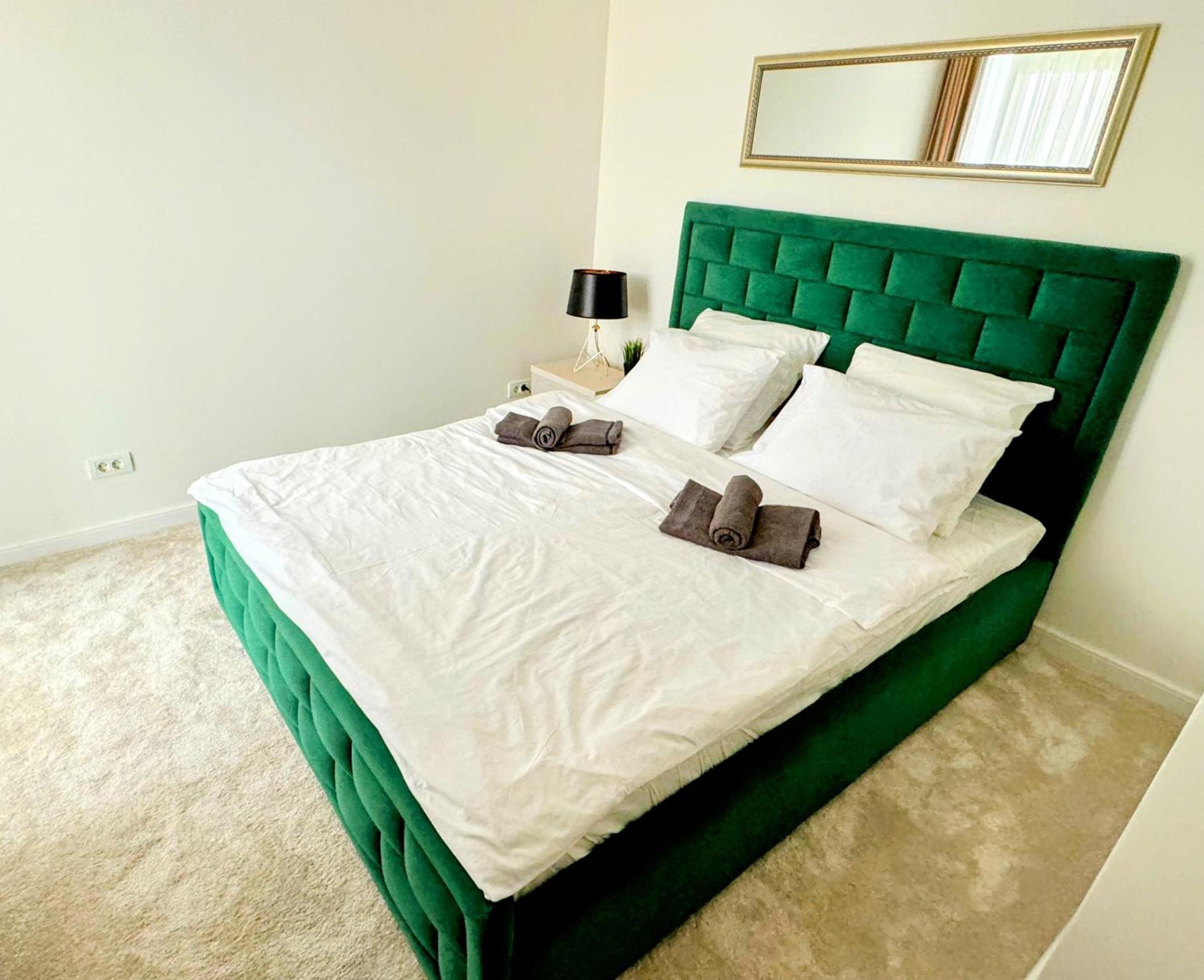 Stylish Apartment Getaway With Self Check-In And Free Parking Lot Arad Exterior foto