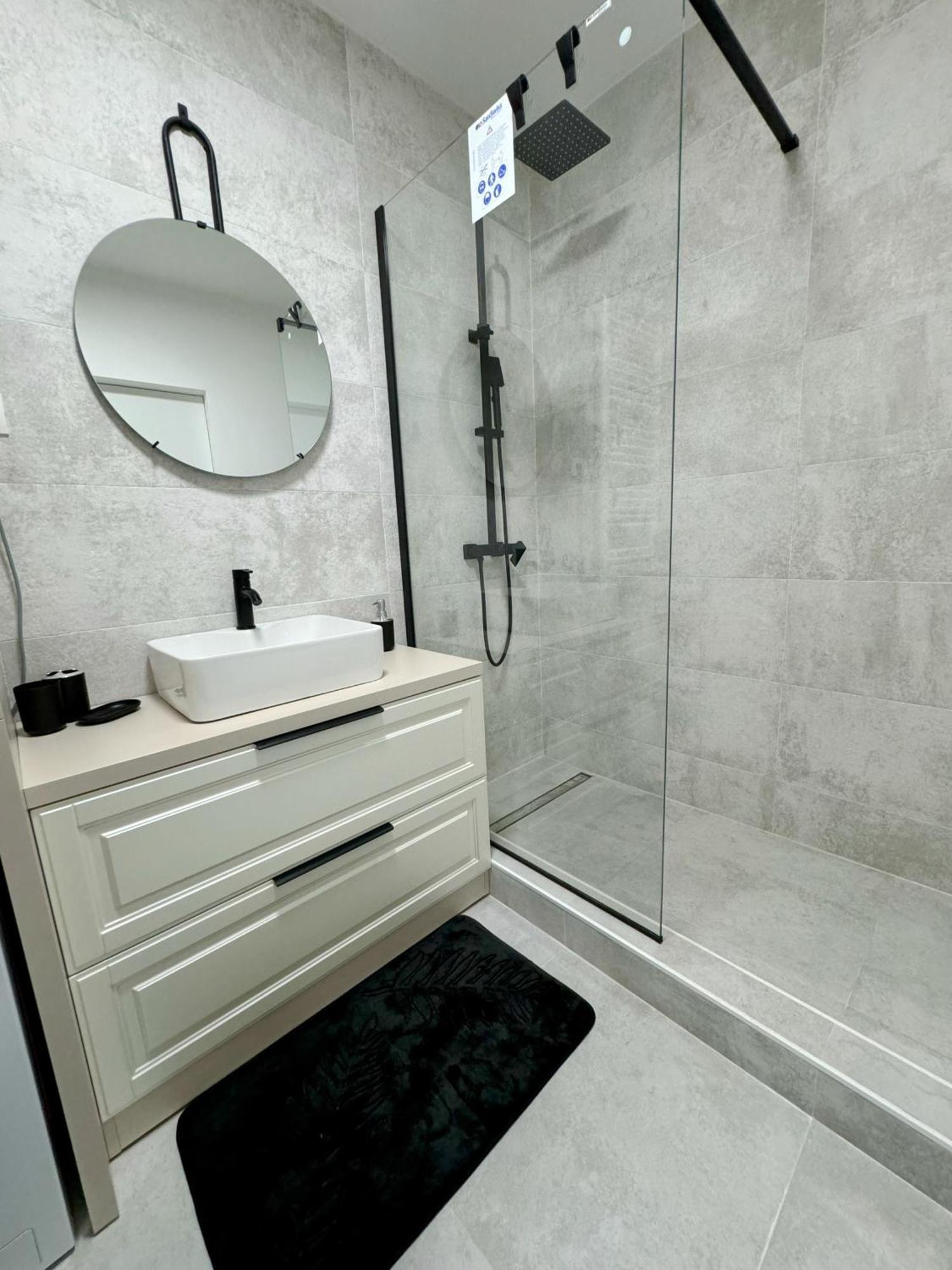 Stylish Apartment Getaway With Self Check-In And Free Parking Lot Arad Exterior foto